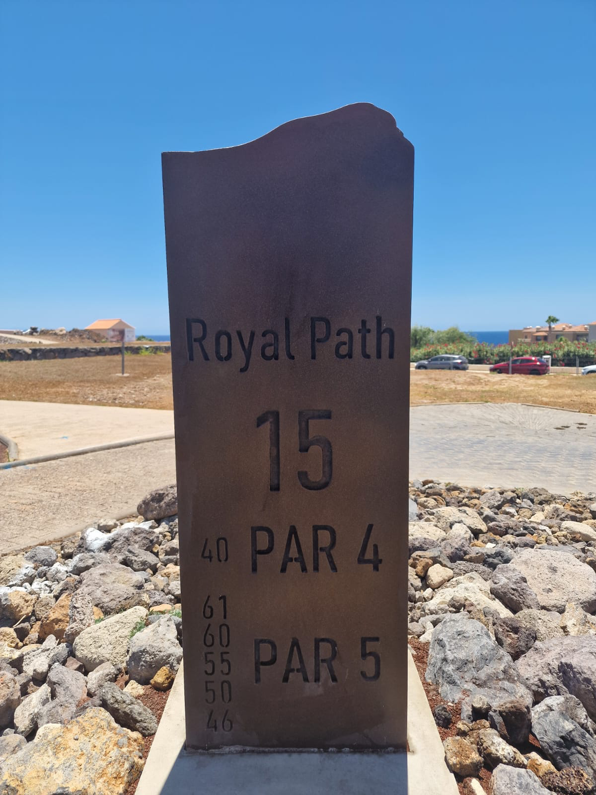 Hole 15 — El Cráter