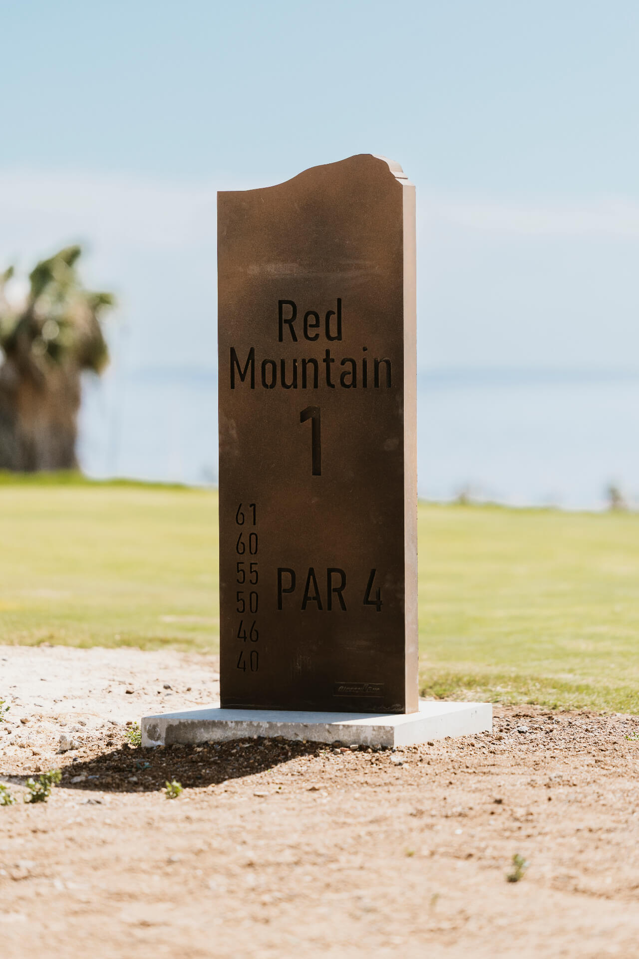 Hole 1 — Montaña Roja